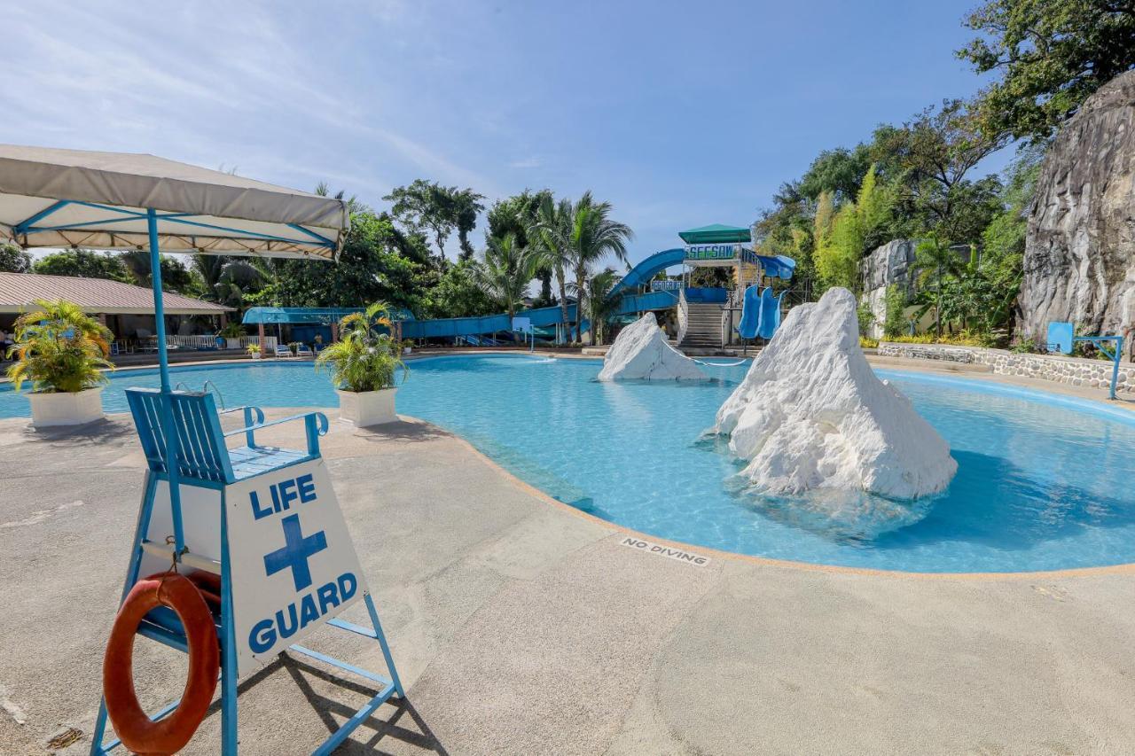 Whiterock Beach Hotel And Waterpark Subic Bay 외부 사진